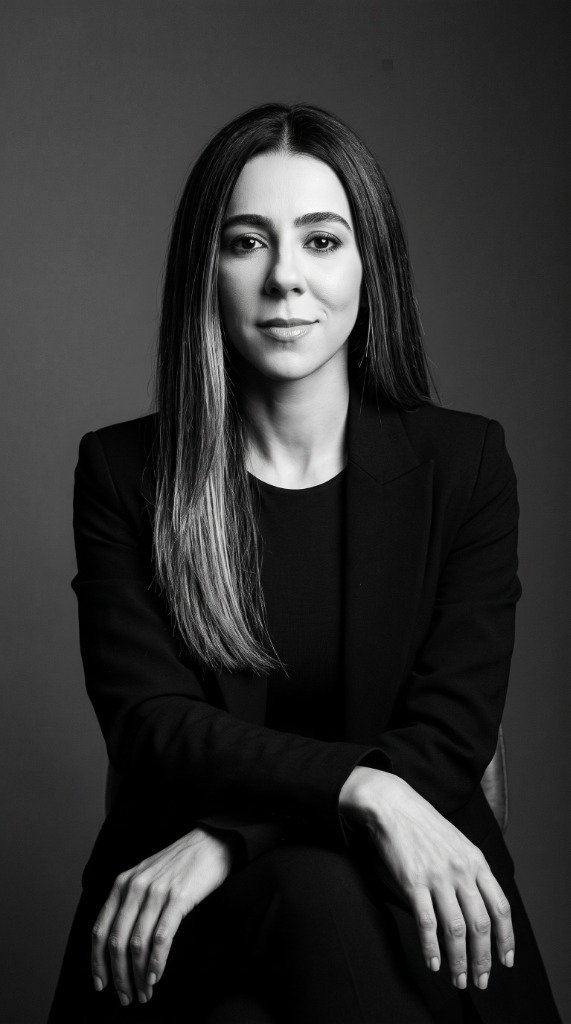 Depois: Ensaio de Estúdio com IA - Dra. Juliana
